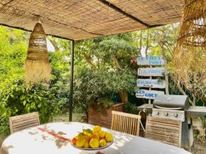 Villa calme grand jardin bord de mer. Parking